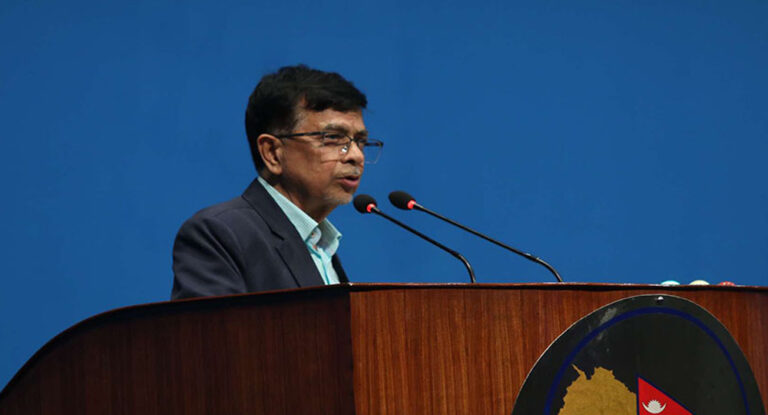 सचिवहरुको दबाबमा नआउन प्रधानमन्त्रीलाई राजेन्द्र पाण्डेको आग्रह