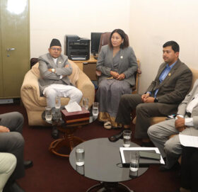 संसदको गतिरोध अन्त्यका लागि सभामुखले गरे प्रमुख सचेतकसँग छुट्टाछुट्टै छलफल