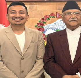 एमाले अध्यक्ष ओलीले कडरियालाई समर्थन गरेपछि असन्तुष्टहरुले गरे हलमै नाराबाजी