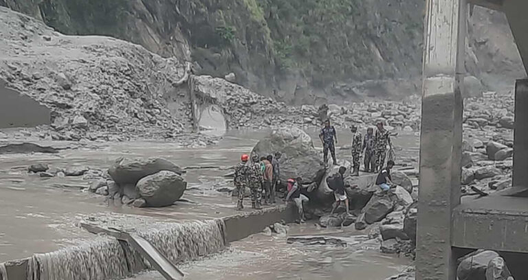 रसुवा बाढीमा फसेका ५० जनाको उद्धार