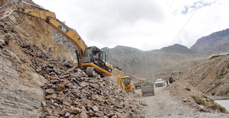 सुक्खा पहिरो खस्दा जोमसोम-बेनी सडक अवरुद्ध