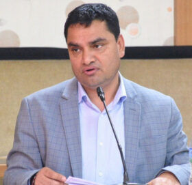 समस्यामा परेका बेला डेंगी परीक्षणको नाममा लुट्ने काम बन्द गर्न स्वास्थ्यमन्त्रीको चेतावनी