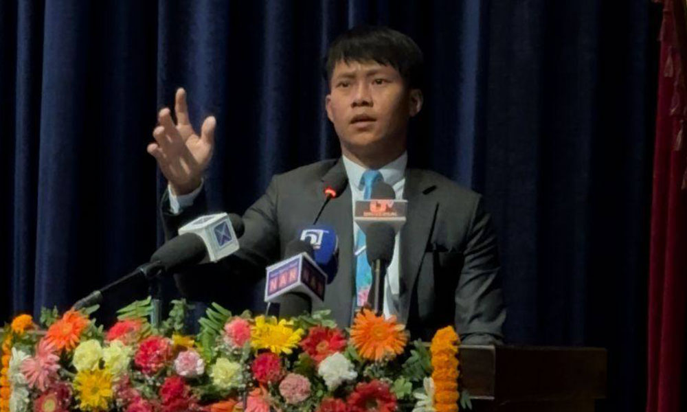 गायिका एलिना चौहानलाई गालीगलौज गरेको आरोपमा कवि गुञ्जन राई पक्राउ