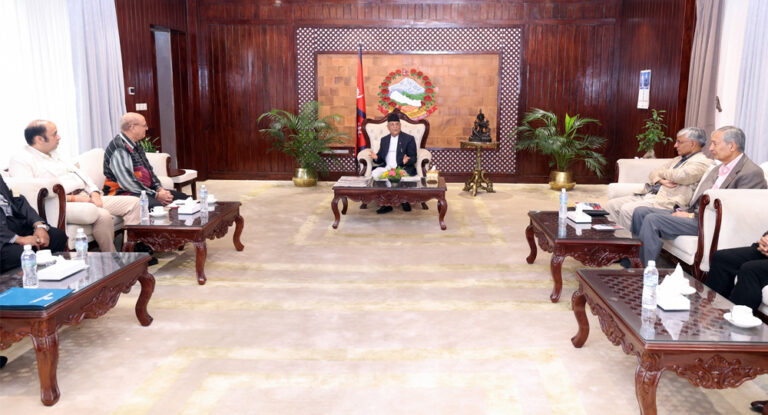 नेपालमा लगानीको सम्भाव्यता अध्ययन गर्न आएको मलेसियन टोलीले र प्रधानमन्त्री ओलीबीच भेटवार्ता