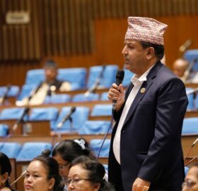 आन्दोलनरत चिकित्सकका माग सम्बोधन गर्न सांसदको माग