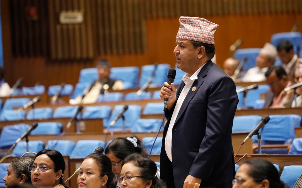 आन्दोलनरत चिकित्सकका माग सम्बोधन गर्न सांसदको माग