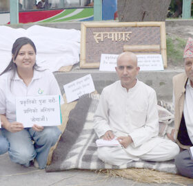 गुन्द्री र राडी ओछ्याएर माइतीघरमा बसे दिक्तेलका मेयर