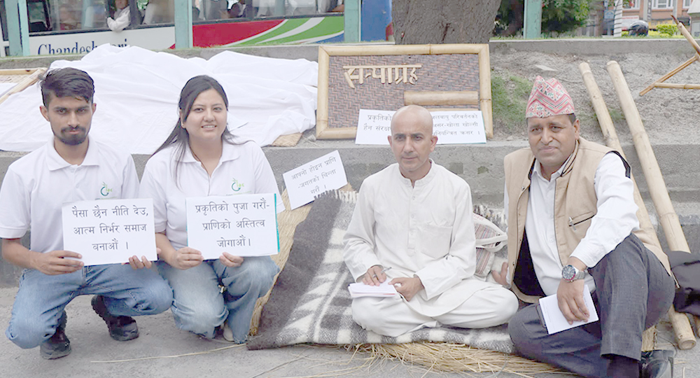 गुन्द्री र राडी ओछ्याएर माइतीघरमा बसे दिक्तेलका मेयर