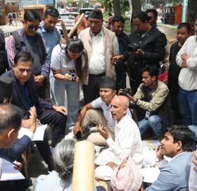 माइतीघरमा दिक्तेलका मेयरसँग सरकारी टोलीको छलफल