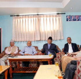 पेरिसडाँडामा पाँच कम्युनिस्ट पार्टीका शीर्ष नेताहरूको भेला