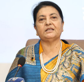 आज सम्पर्क कार्यालयको उद्घाटन गर्दै पूर्वराष्ट्रपति भण्डारी