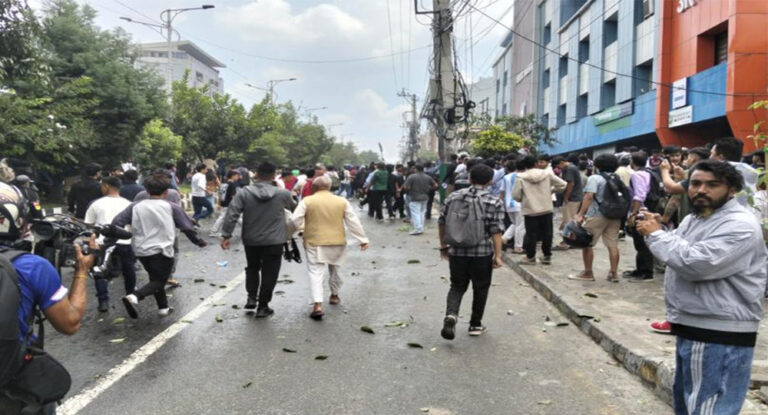 जेनजी प्रदर्शन- प्रहरीले गर्‍यो लाठीचार्ज