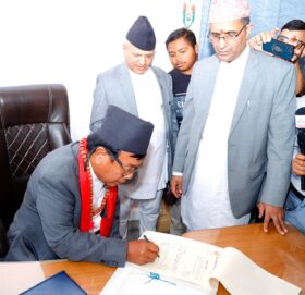 विश्वविद्यालयहरूले ३ महिनाभित्र नतिजा प्रकाशन नगरे अनुदान रोक्का गर्ने शिक्षामन्त्री पुनको चेतावनी