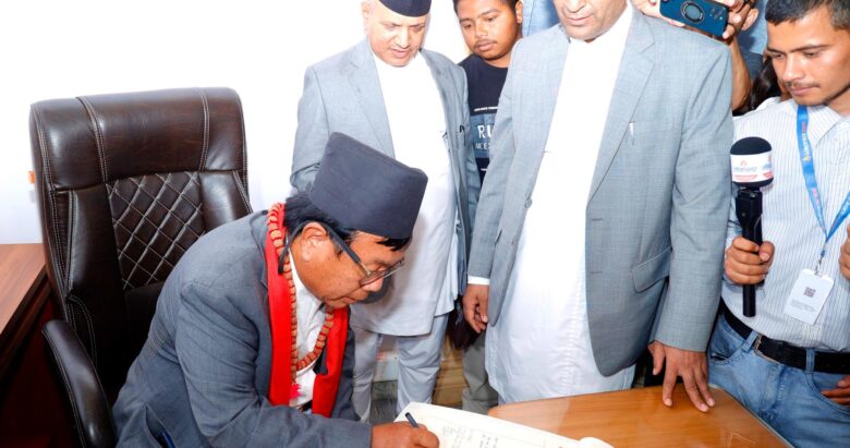 विश्वविद्यालयहरूले ३ महिनाभित्र नतिजा प्रकाशन नगरे अनुदान रोक्का गर्ने शिक्षामन्त्री पुनको चेतावनी