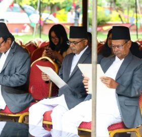 शपथ लिन शीतल निवासमा मन्त्रीहरू