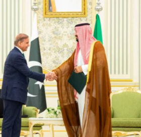 साउदी युवराज र पाकिस्तानी प्रधानमन्त्रीबीच ऐतिहासिक रक्षा सम्झौता