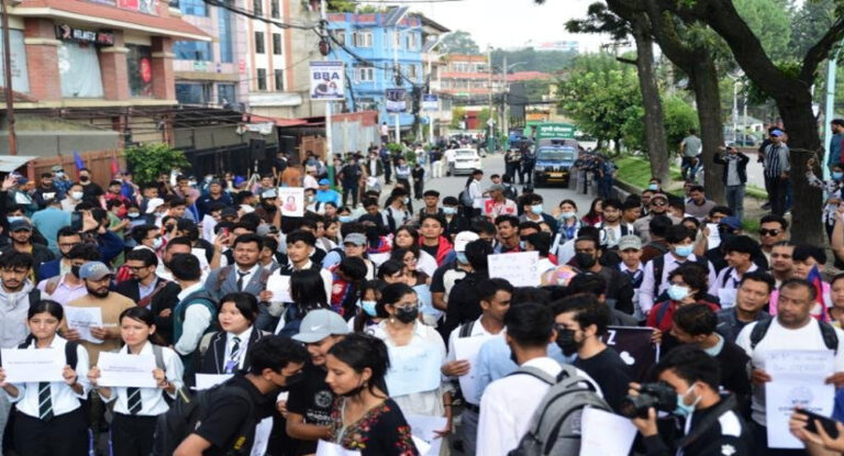 माइतीघरमा भेला भएका जेनजीको नारा : अति भयो झुट, हाम्रो क्रोध, तिम्रो अन्त्य