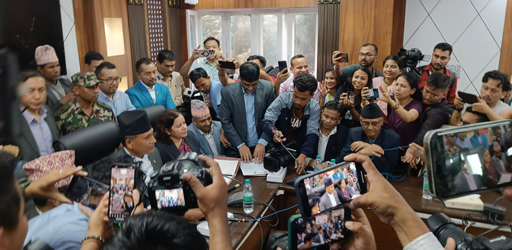 ऊर्जामन्त्री घिसिङको पहिलो निर्णय : विद्युत् प्राधिकरणको वक्यौता रकम उठाउने