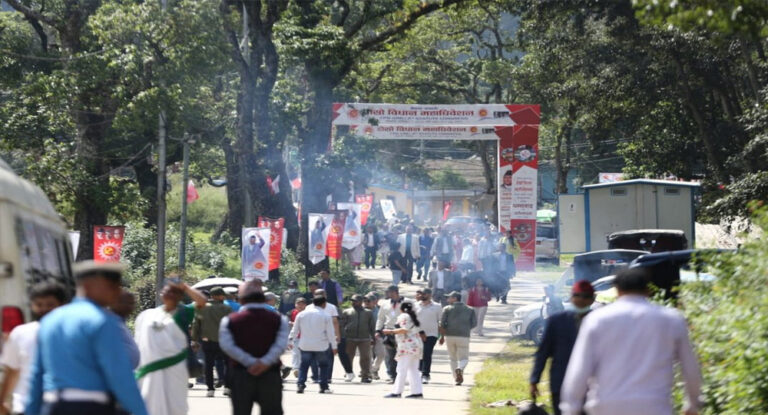 एमालेको विधान महाधिवेशनमा प्रतिनिधिहरू आउने क्रम सुरु