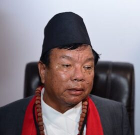 शिक्षक संघ संगठनलाई मान्यता नदिने शिक्षामन्त्री पुनको घोषणा, राजनीतिक गतिविधिमा संलग्न भए बर्खास्तसम्मको चेतावनी