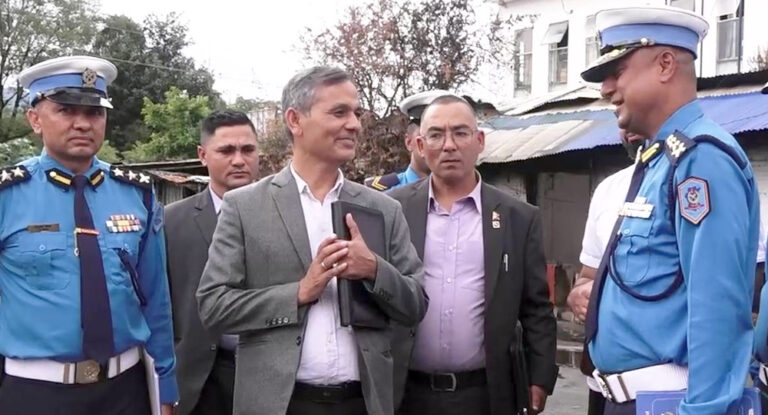 प्रहरीलाई उच्च मनोबलका साथ काममा खटिन गृहमन्त्री अर्यालको निर्देशन