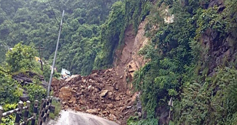 तुइन खोलानजिकैको पहिरो पन्छाउन अझै समय लाग्ने