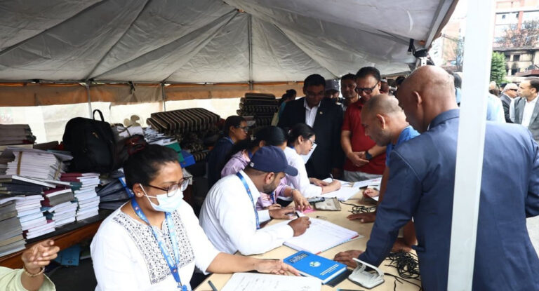 सर्वोच्चले अदालत परिसरमा टेन्ट टाँगेर थाल्यो काम