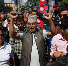 प्रशासनको आदेश अवज्ञा गर्दै सामाखुसीमा राजावादीहरूको प्रदर्शन