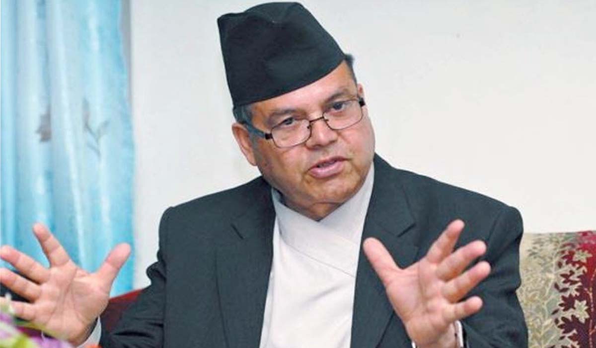 माओवादीसँग पार्टी एकताको विपक्षमा उभिए झलनाथ, कुबेलाको बाजा बजाउनतिर नलाग्न सुझाव