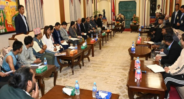 प्रधानमन्त्री कार्कीसहितको त्रिपक्षीय छलफलमा को-को हुँदैछन् सहभागी ?