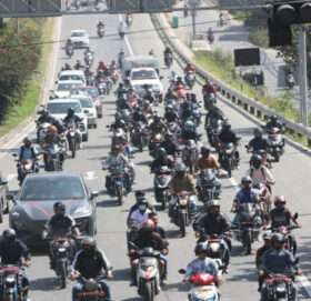 ओलीलाई मोटरसाइकल एस्कर्टिङमा गुण्डुबाट ललितपुरसम्म पुर्याइँदै