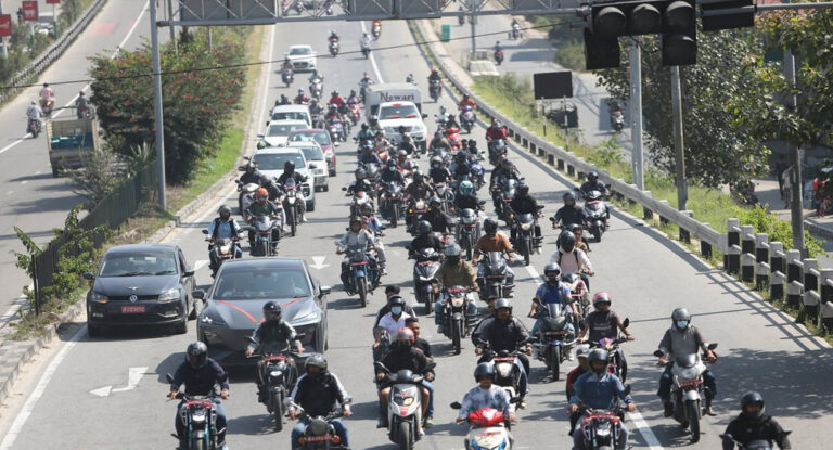 ओलीलाई मोटरसाइकल एस्कर्टिङमा गुण्डुबाट ललितपुरसम्म पुर्याइँदै