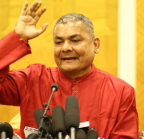 अहिलेसम्म जानेर नजानेर जेजे गरे पनि अब सुध्रिएर देश बनाउने तर्फ लाग्छु: दुर्गा प्रसाईं