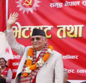 यो सरकार रहन्छ भन्ने भ्रम छाडिदिए हुन्छ, हल्लिँदा पुक्लुक्क हुन्छ: ओली