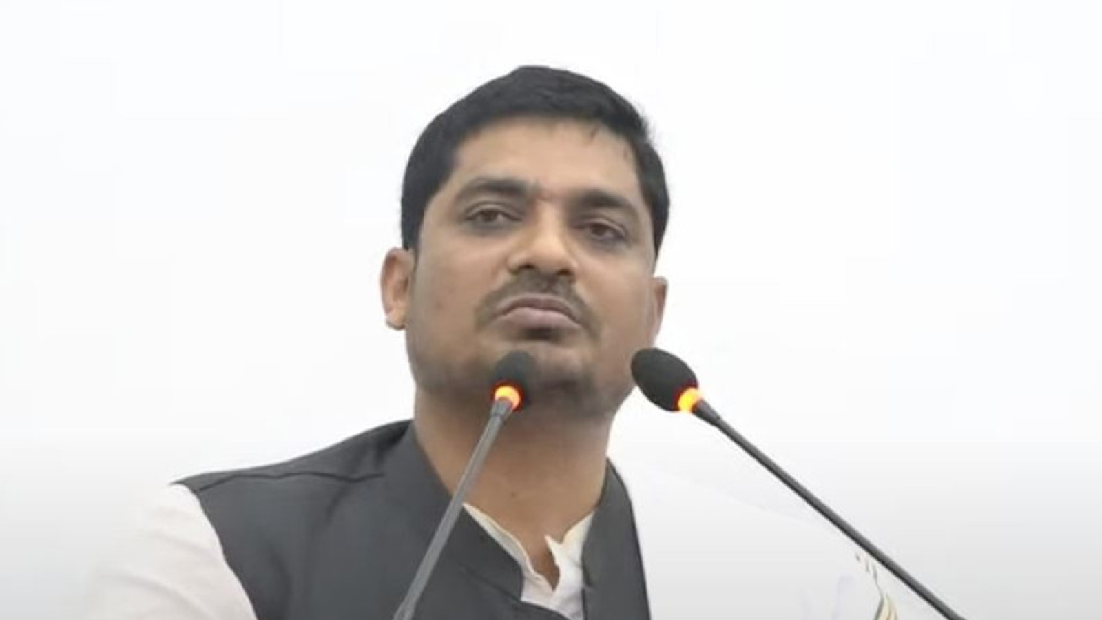 जसपा मधेश प्रदेशका सांसद सरोज सिंहसहित १६ जनाविरुद्ध भ्रष्ट्राचार मुद्दा दायर