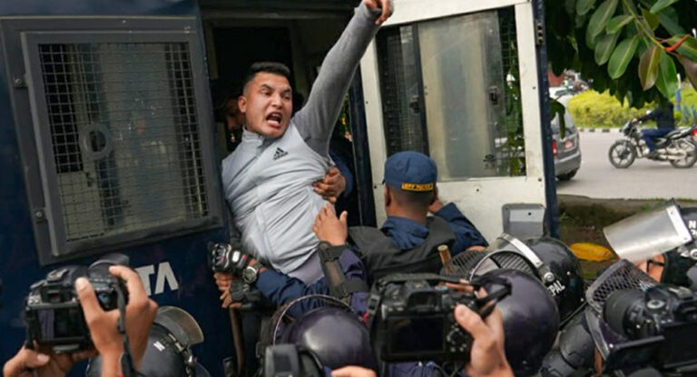 माइतीघरमा प्रदर्शन गर्न पुगेका युवक प्रहरी नियन्त्रणमा