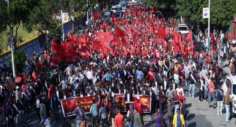 सर्वपक्षीय अन्तरिम सरकारको माग गर्दै विप्लवको प्रदर्शन