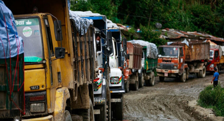 काठमाडौंको फोहोर विसर्जन पुन: रोकियो, सरकारले ढाँटेको स्थानीयको आरोप
