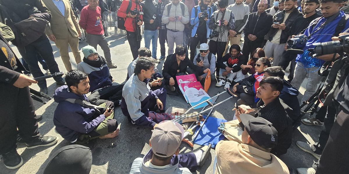 एमालेका कार्यकर्ता आउन नदिने भन्दै माइतीघर पुगे जेन-जी घाइते