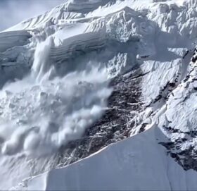 दोलखा हिमपहिरो : पाँच विदेशी र दुई नेपालीको मृत्यु