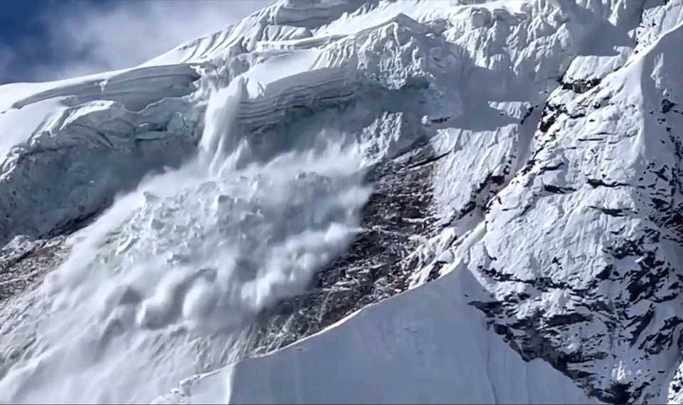 दोलखा हिमपहिरो : पाँच विदेशी र दुई नेपालीको मृत्यु