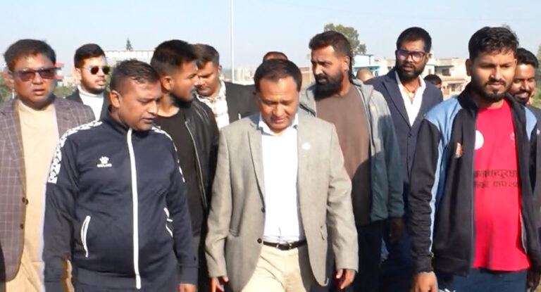 मन्त्री घिसिङ र गुप्ताले गरे निर्माणाधीन रामजानकी रंगशालाको निरिक्षण