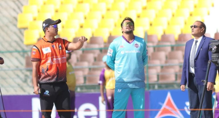 एनपीएल: चितवनले टस जितेर पहिला फिल्डिङ गर्दै