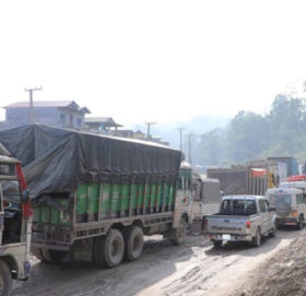 दाउन्ने सडकखण्डमा यातायात अवरुद्ध, वैकल्पिक मार्ग प्रयोग गर्न आग्रह