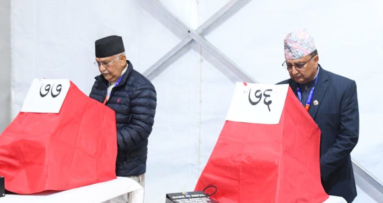 एमाले मतगणना अपडेट: अध्यक्ष ओली २९५ मतले अगाडि