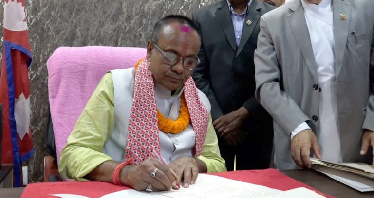 मधेस प्रदेशका मुख्यमन्त्री यादवले सम्हाले पदभार