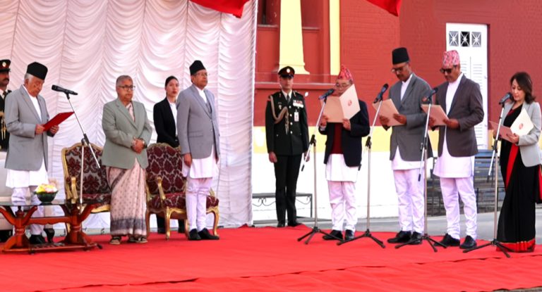 चार मन्त्रीले लिए पद तथा गोपनीयताको शपथ, श्रममा पूर्व एआईजी भण्डारी