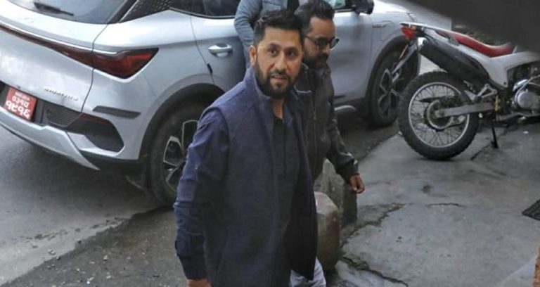 बालेनसँगको छलफलबाट बाहिर निस्किए रवि