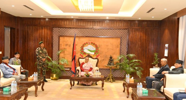 तीन शीर्ष नेताहरुलाई प्रधानमन्त्री कार्कीले भनिन् : यो घर तपाईंहरूकै हो, म त न्याय क्षेत्रकी हुँ