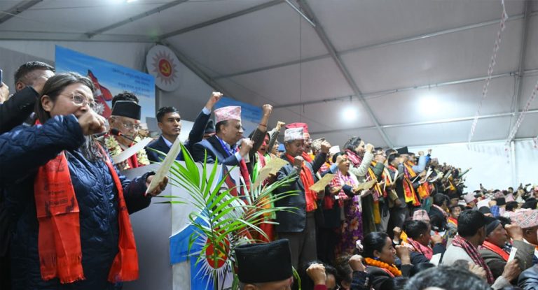 नेकपा एमालेका नवनियुक्त पदाधिकारीहरुले लिए शपथ